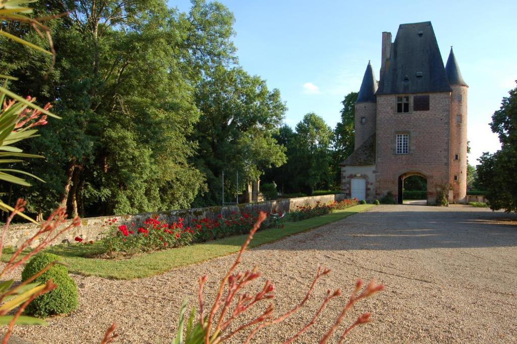 Chateau Du Riau Villeneuve-sur-Allier Exterior photo